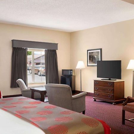Hotel Ramada By Wyndham Pigeon Forge North Exterior foto