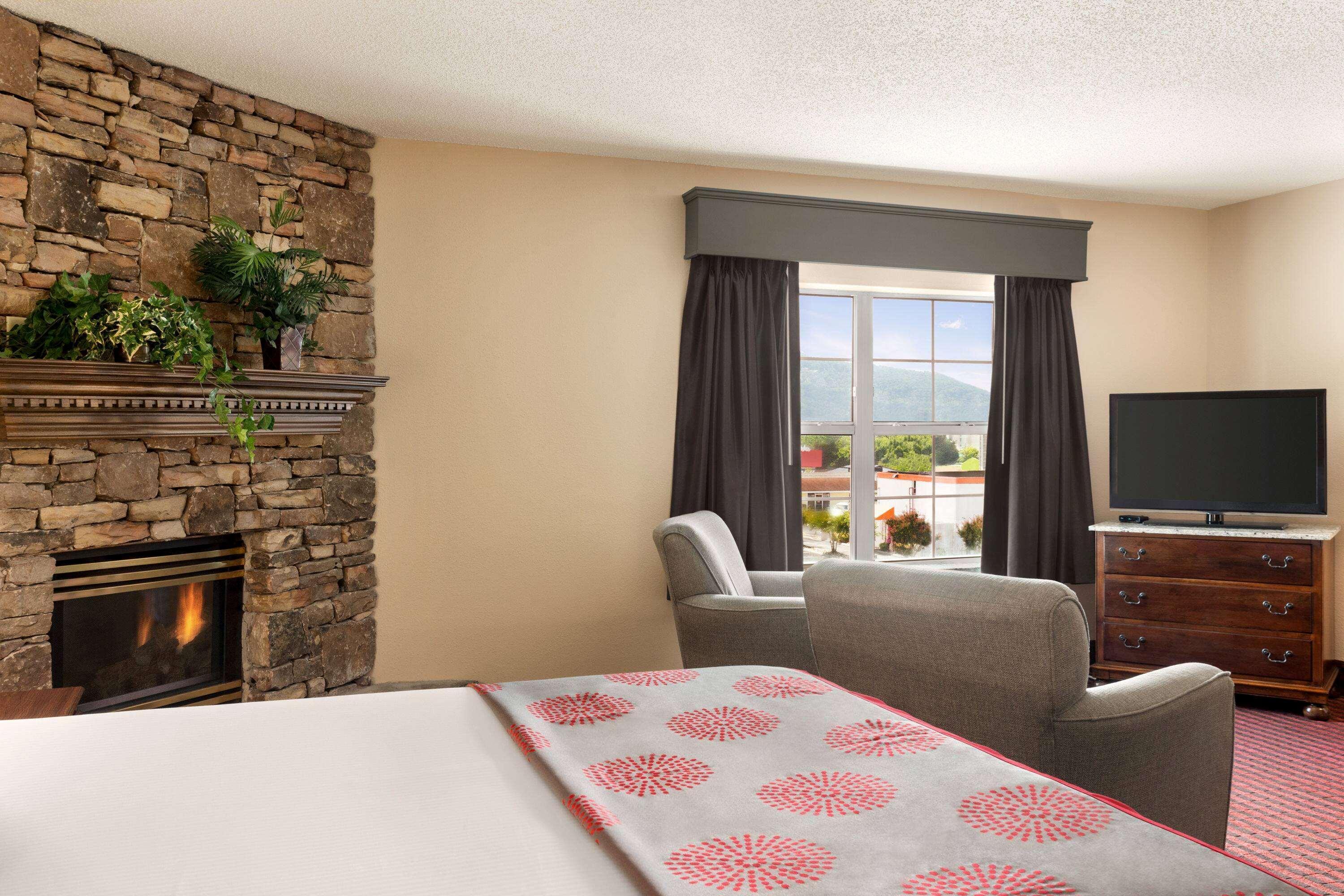 Hotel Ramada By Wyndham Pigeon Forge North Exterior foto