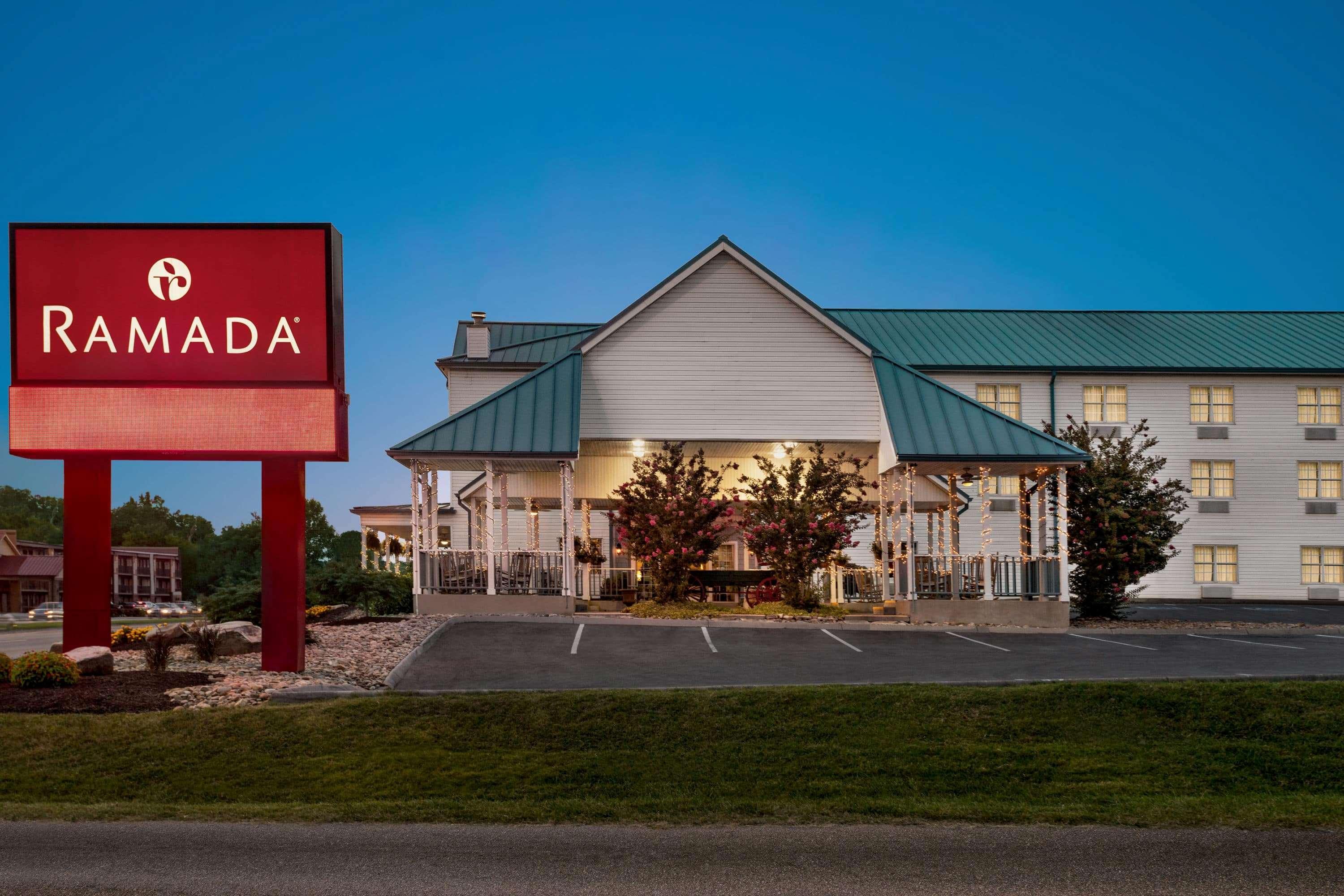 Hotel Ramada By Wyndham Pigeon Forge North Exterior foto