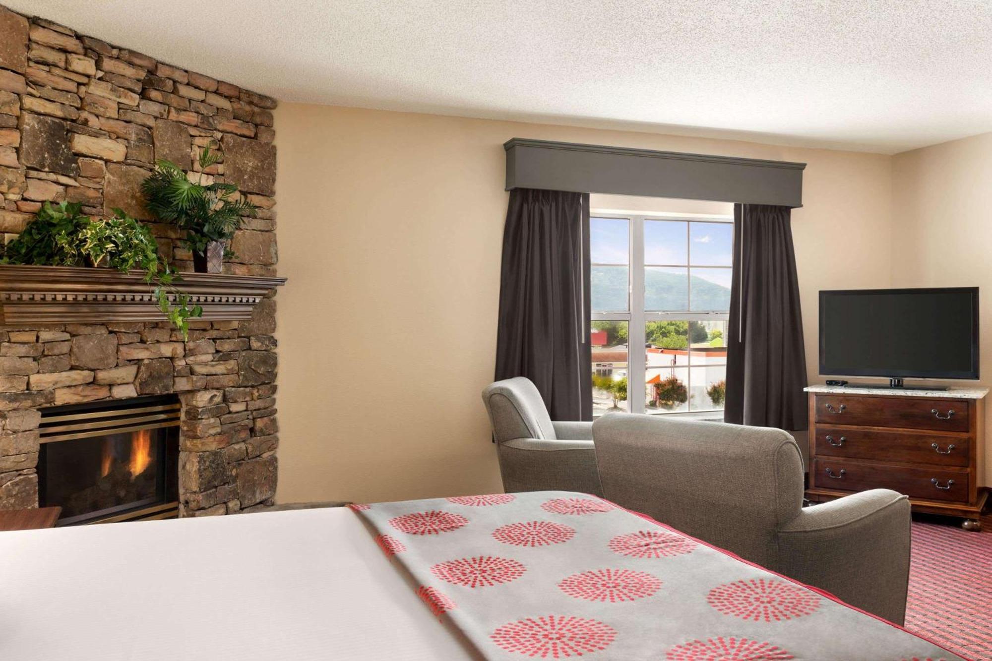 Hotel Ramada By Wyndham Pigeon Forge North Exterior foto