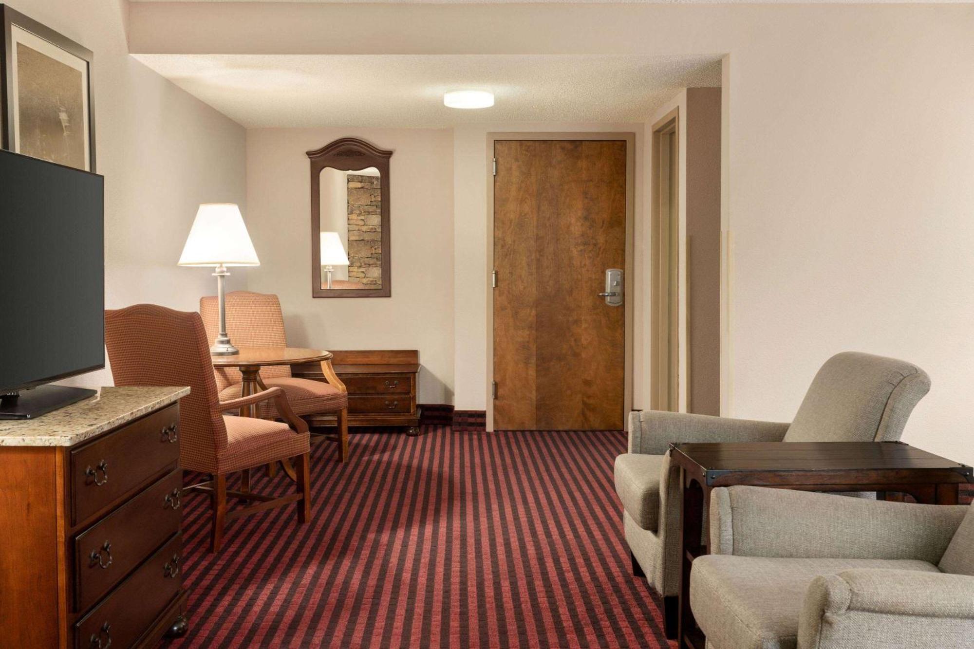 Hotel Ramada By Wyndham Pigeon Forge North Exterior foto
