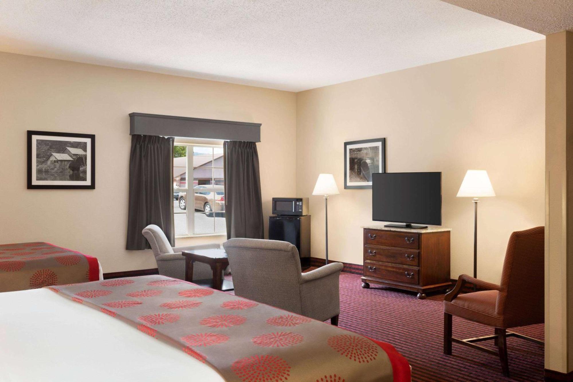Hotel Ramada By Wyndham Pigeon Forge North Exterior foto